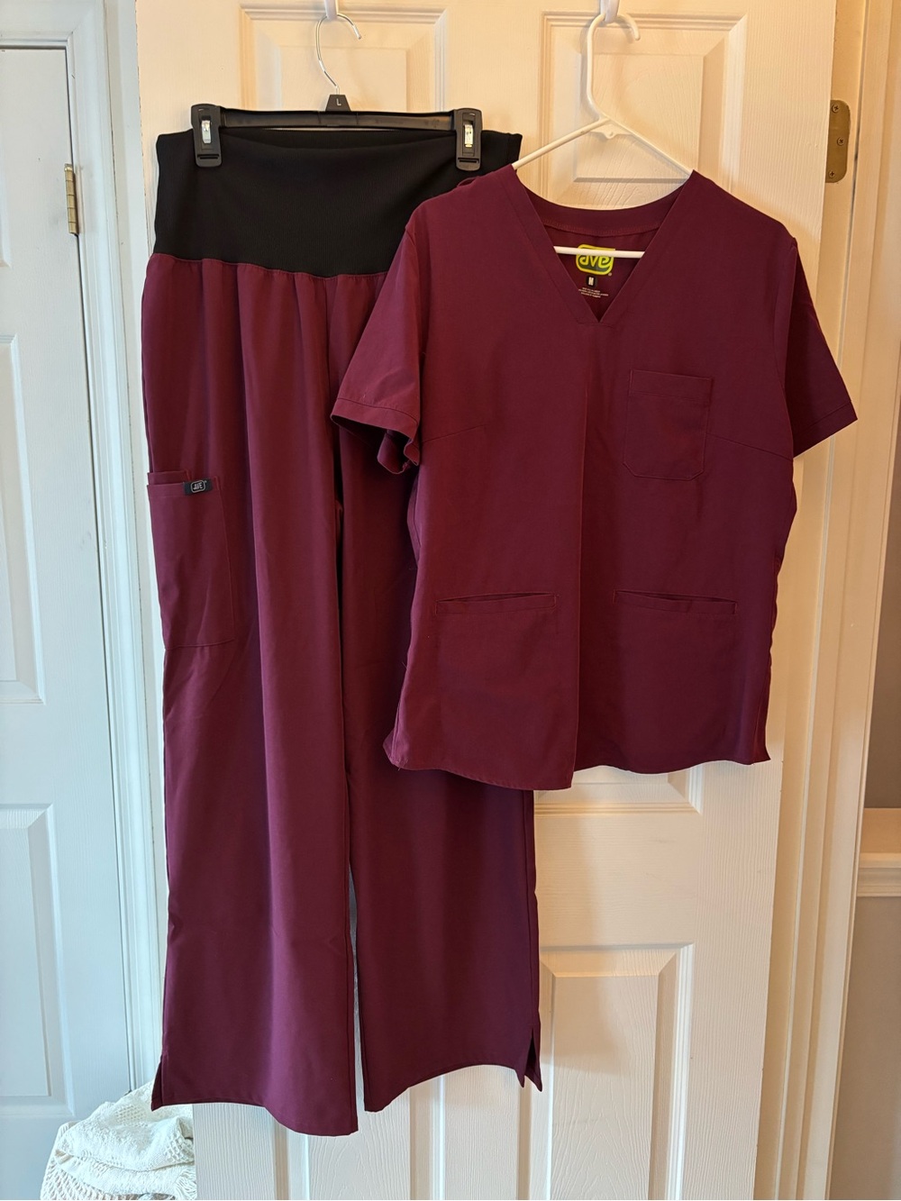 Medline Ave Womens Scrub Set Medium Top & Large Pants in Wine